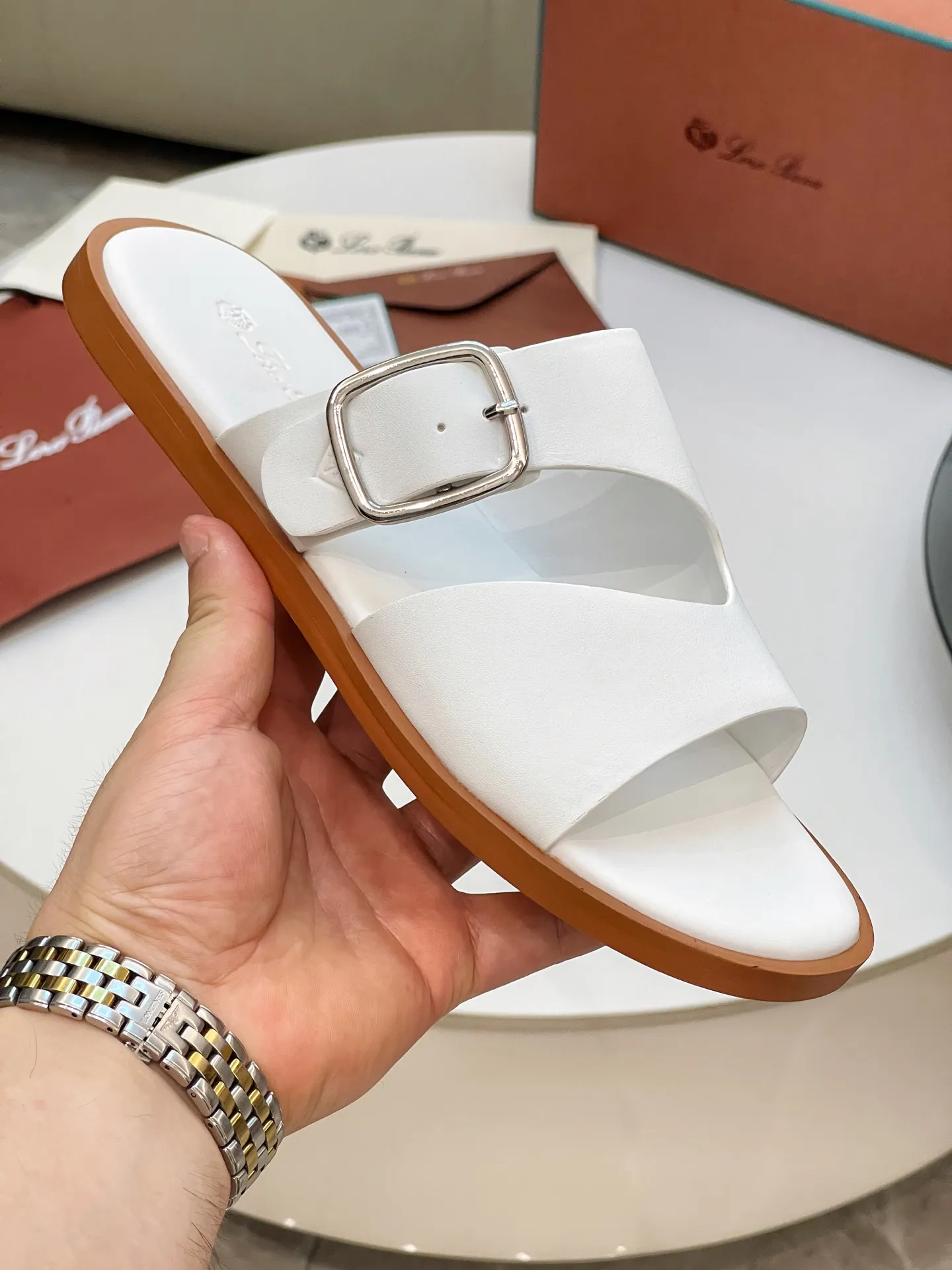 Men's shoes 💰420 Loro Piana, LP's popular spring and summer slippers are synchronized with the new counters, uppers are imported cowhide fabrics from Italy, high-quality splicing technology, soles: original soles specially provided by the original factory, exclusive molded soles are super comfortable, original factory orders, 🔍🔍high quality, you can go in and out of the counter at will, welcome to compare, code number 39-44 (order 38 45 46)